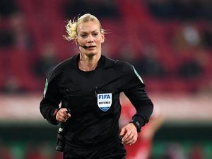 Televisi Iran Batal Siarkan Bundesliga karena Wasitnya Perempuan