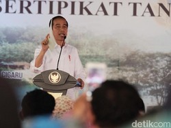 Bagikan Sertifikat Tanah di Tangerang, Jokowi: Biar Nggak Ada Sengketa