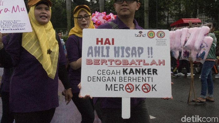 Ajakan untuk bertobat menghisap rokok di peringatan Hari Kanker Sedunia. (Foto: Ayunda Septiani/detikHealth)