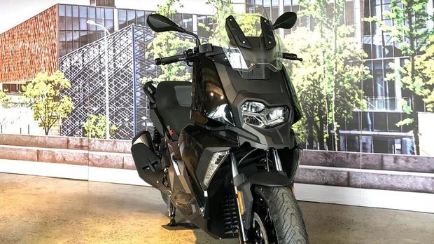 BMW C 400 X, skuter matik premium yang dijual Rp259 juta off-the-road.