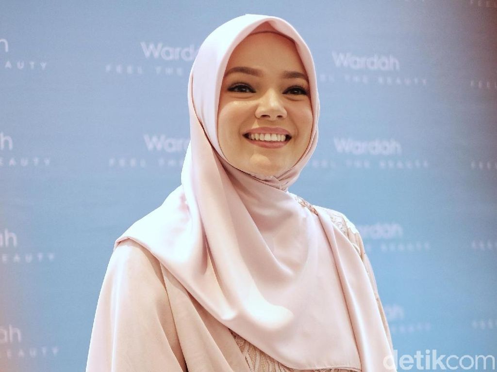 Tatjana Saphira dan Dewi Sandra Ungkap Rahasia Cantik Luar Dalam Tatjana Saphira dan Dewi Sandra Ungkap Rahasia Cantik Luar Dalam