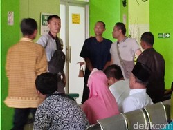 Dikawal Polisi, Suami Pembunuh Anak Istri Diperiksa Kejiwaannya