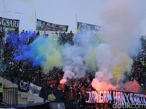 Warna-warni Flare dan Smoke Bomb di Jalak Harupat Warna-warni Flare dan Smoke Bomb di Jalak Harupat