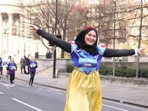 Curi Perhatian, Hijabers Ini Ikut Lomba Lari Pakai Kostum Snow White Curi Perhatian, Hijabers Ini Ikut Lomba Lari Pakai Kostum Snow White
