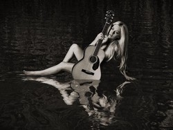 Avril Lavigne Berkisah soal Bangkit Usai Sekarat di Album Head Above Water