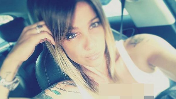 Hot Mom! Ibu Pesepakbola Muda Italia Ini Eksis Banget di Medsos