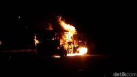 Foto: Bus TransJakarta Terbakar di Dekat Pasar Baru