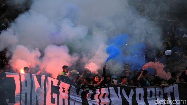 Flare dan Smoke Bomb di Si Jalak Harupat
