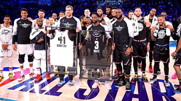 Dirk Nowitzki dan Dwyane Wade mendapat penghargaan di NBA All Star 2019.