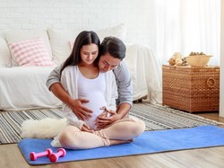 4 Trik Melakukan Ehem Tetap Nyaman Jelang Persalinan