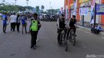 Polisi Bersepeda Amankan Laga Persib vs Arema