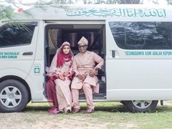 Unik, Pasangan Ini Foto Prewedding di Mobil Jenazah