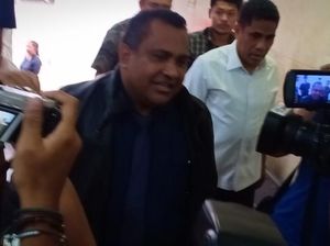 Sekda Papua Ditetapkan Sebagai Tersangka Penganiayaan Penyelidik KPK Sekda Papua Ditetapkan Sebagai Tersangka Penganiayaan Penyelidik KPK