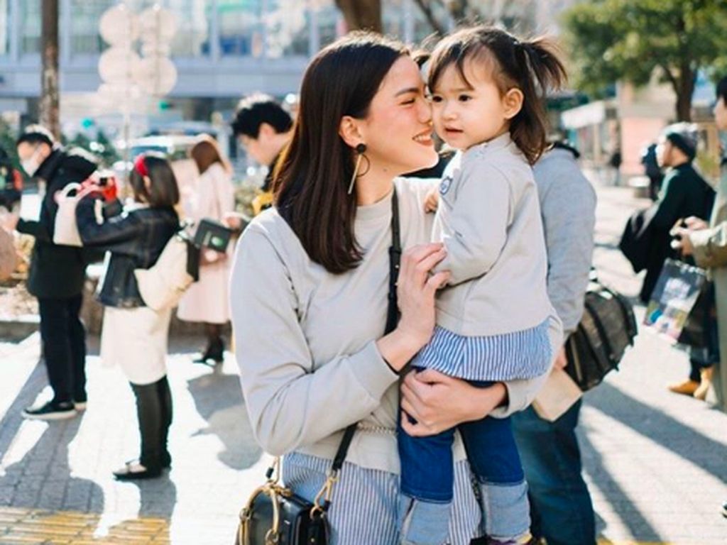 Cerita Alice Norin Ingin Jadikan Anak Seperti Sahabat Cerita Alice Norin Ingin Jadikan Anak Seperti Sahabat