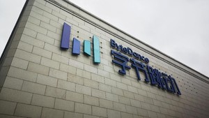 Rayakan Imlek, Raksasa Teknologi China Bagi-bagi Angpau Hingga Mobil