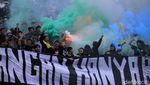 Warna-warni Flare dan Smoke Bomb di Jalak Harupat