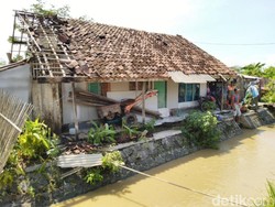 72 Rumah Rusak Diterjang Hujan Badai di Ciamis
