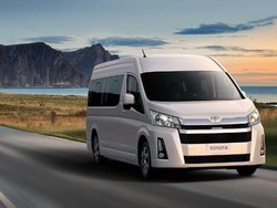 Mobil Travel Toyota Hiace Sekarang Nggak Pesek Lagi