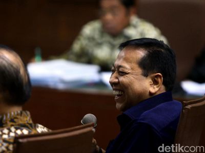 Tawa Setya Novanto di Sidang Kasus Suap Idrus Marham