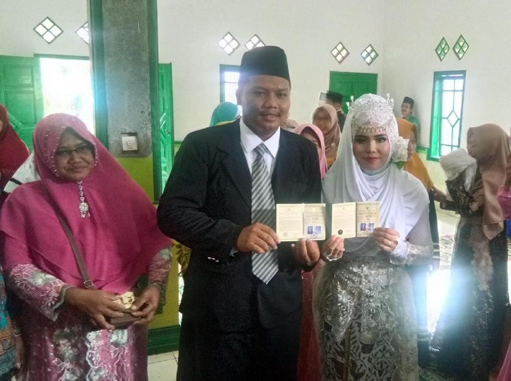 Viral Sejoli Nikah dengan Mahar Es Cendol, Ini Cerita di Baliknya Viral Sejoli Nikah dengan Mahar Es Cendol, Ini Cerita di Baliknya