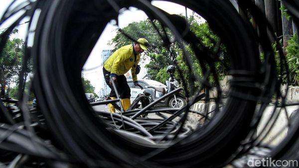Kabel Semrawut di Jakarta Mulai Ditertibkan