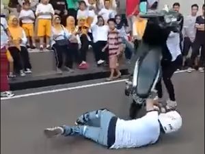 Viral Freestyler Gagal, Niat Kiss Stoppie Malah Jungkir Balik Viral Freestyler Gagal, Niat Kiss Stoppie Malah Jungkir Balik