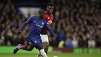 Meski karakternya bertolak belakang, Pogba ekstrovert dan Kante introvert, kedua pemain itu punya hubungan yang unik. Keduanya adalah pondasi lapangan permainan Timnas Prancis saat jadi juara Piala Dunia 2018. (AP Photo/Matt Dunham)