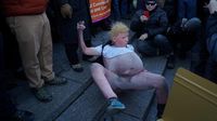 Sindiran-sindiran untuk Trump saat Aksi di Presidents Day