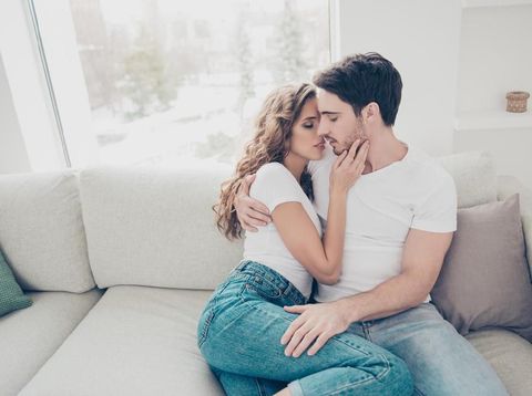Tertarik Mencoba? 4 Posisi 'Ehem' Paling Nyaman untuk Wanita