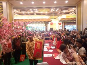 Kunjungi Perayaan Cap Go Meh di Glodok, Anies Didoakan Hoki