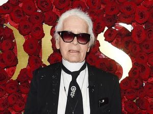 5 Kontroversi Karl Lagerfeld Semasa Hidup, Dress Al Quran hingga Anti Gemuk 5 Kontroversi Karl Lagerfeld Semasa Hidup, Dress Al Quran hingga Anti Gemuk