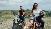 Foto: Mau Dibonceng Maria Selena di Bali?