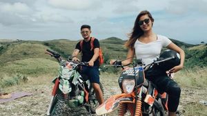 Foto: Mau Dibonceng Maria Selena di Bali?