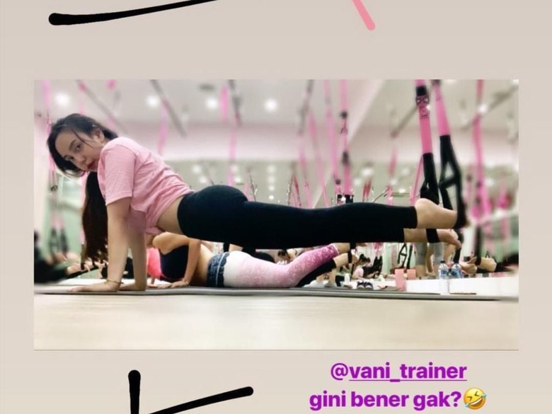 Lepas <a href='https://sumsel.tribunnews.com/tag/hijab' title='Hijab'>Hijab</a>, <a href='https://sumsel.tribunnews.com/tag/salmafina-sunan' title='Salmafina Sunan'>Salmafina Sunan</a> Pamer Keseksian Saat Olahraga