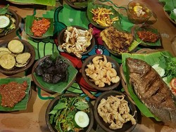 Melahap 5 Porsi Nasi dan Lauk Ala Raja Badok