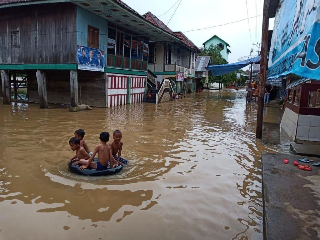 Sungai Musi Meluap, Ribuan Rumah di Muratara Sumsel Terendam Banjir Sungai Musi Meluap, Ribuan Rumah di Muratara Sumsel Terendam Banjir