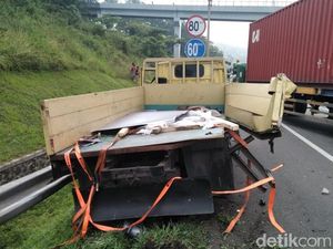 Lima Kendaraan Tabrakan Beruntun di Tol Purbaleunyi, 3 Orang Luka Lima Kendaraan Tabrakan Beruntun di Tol Purbaleunyi, 3 Orang Luka