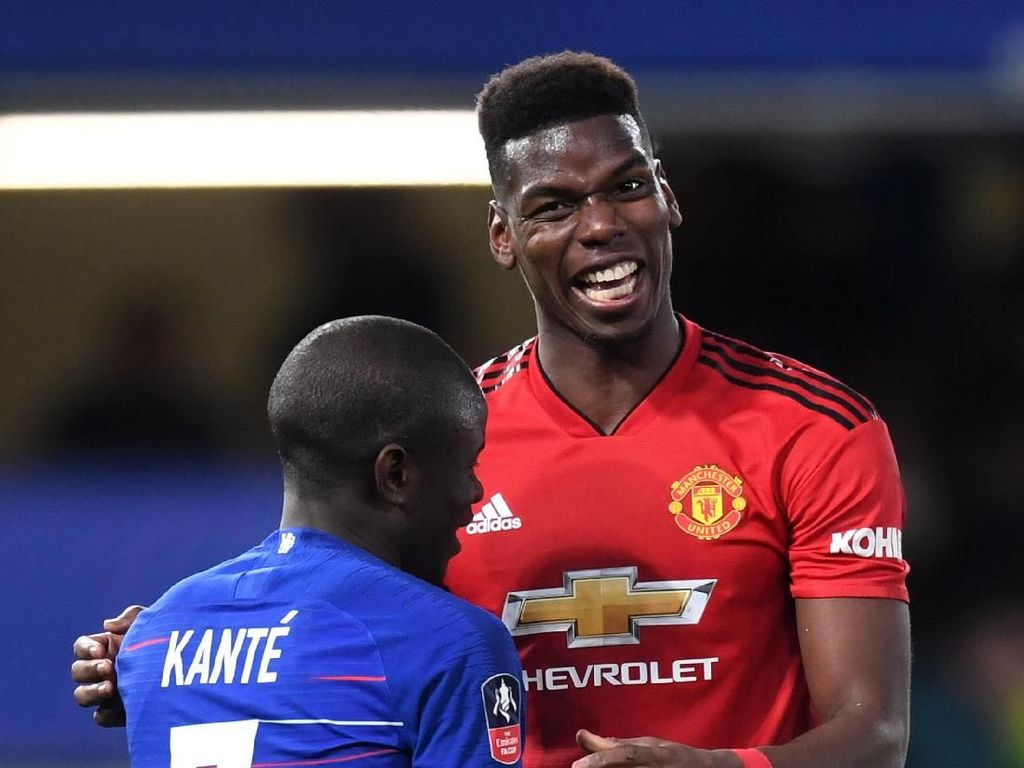 Pelukan Hangat Pogba-Kante di Laga Panas Chelsea vs MU Pelukan Hangat Pogba-Kante di Laga Panas Chelsea vs MU