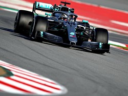 Hamilton Masih Adaptasi dengan Mobil Baru Mercedes