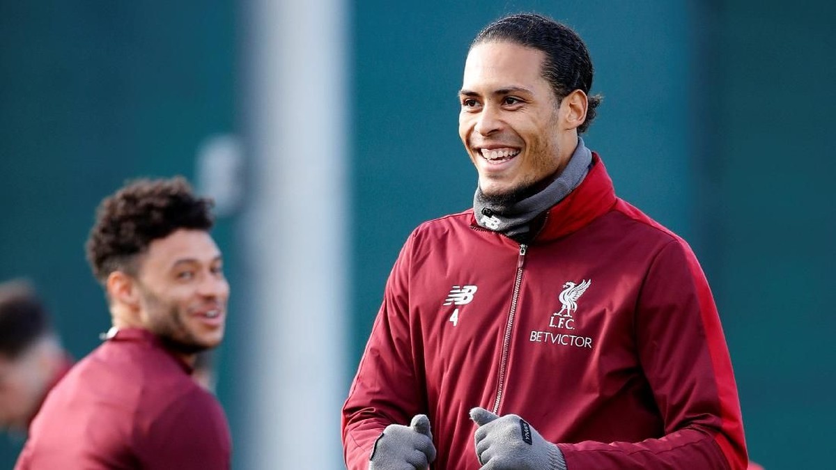 Virgil van Dijk disebut Joel Matip membawa efek positif di Liverpool. (Foto: Carl Recine/Reuters)