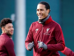 Tak Ada Van Dijk, Bagaimana Lini Belakang Liverpool?