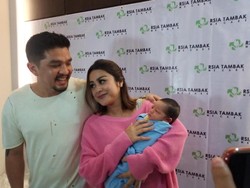 Kaget Jadi Ibu Baru, Selvi Kitty Sempat Ogah Urus Anaknya Sendiri