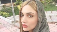 Cantiknya Gitaris Wanita dari Iran yang Dihentikan Polisi Saat Menyanyi