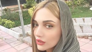 Cantiknya Gitaris Wanita dari Iran yang Dihentikan Polisi Saat Menyanyi