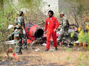 Pesawat Tempur India Tabrakan saat latihan Aerobatik