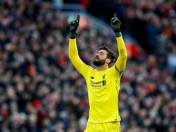 Kala Alisson Beradu Tangguh dengan Neuer