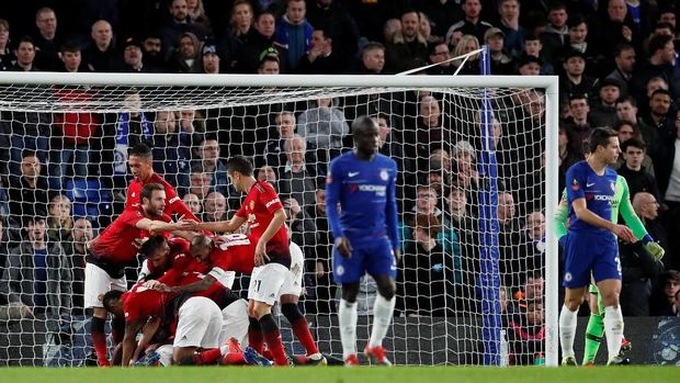 Man United menang 2-0 atas Chelsea.