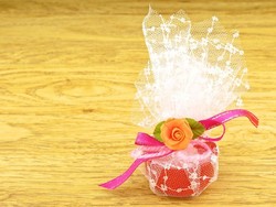 Aman Enggak Sih Kapur Barus di Dalam Lemari Baju Bayi?