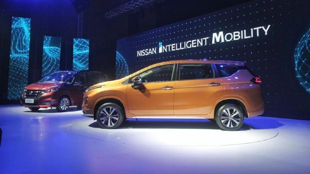 Nissan Motor Indonesia (NMI) meluncurkan dua produk generasi baru, Serena dan Livina di Jakarta, Senin (19/2)