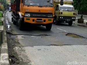Truk di Pantura Keluar Masuk Tol Demi Hindari Jembatan Timbang